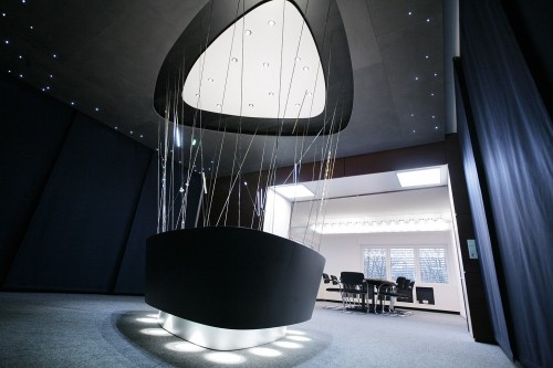 Unsere Showroom Skulptur. Raumschiff-Feeling pur! Geplant vom &quot;Star Architekten&quot; Max Schetter.