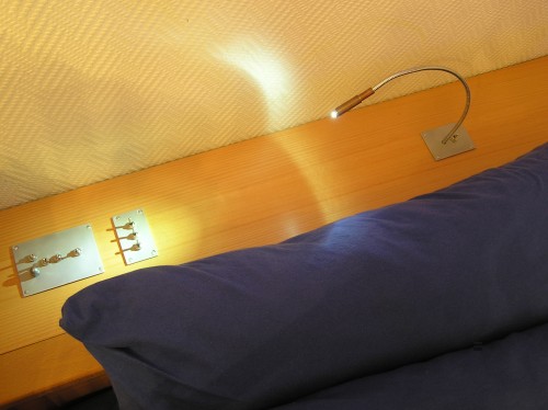 Das Schaltpult über meinem Bett-Kopfende