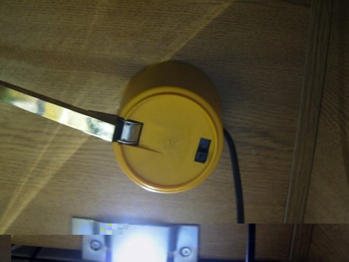 Hier, da sitzt das 350mA Vorschaltgerät drin, vorher war hier der Trafo drin.