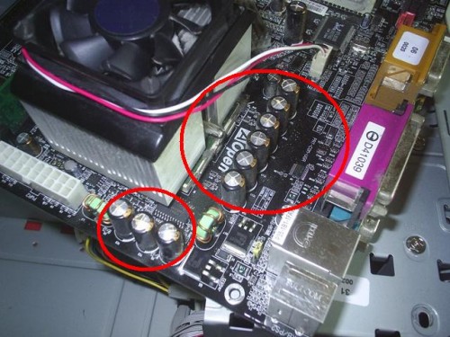 Relativ Stark Aufgequollene Kondensatoren mit nicht definierbaren Material oben drauf (gehärtetes Pulver oder so).