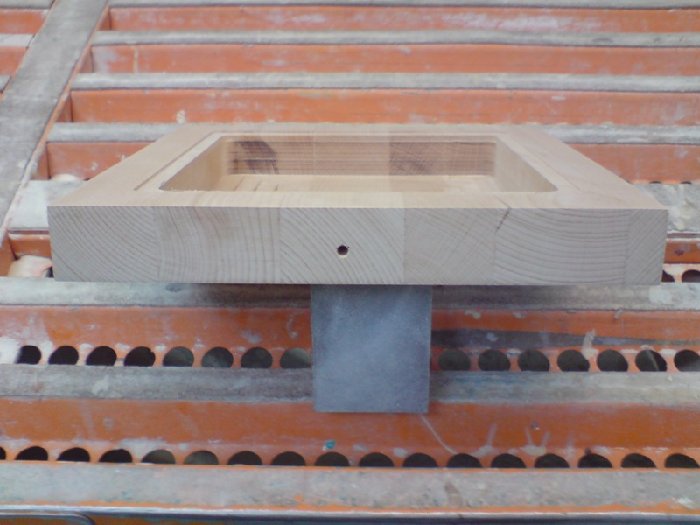 bohrungaußen.JPG (145.64 KiB) 13494 mal betrachtet Bohrung für die Stromversorgung. Ansicht von außen.