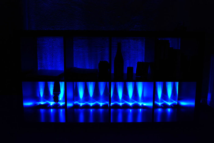 Sideboard mit LED-Fußleiste