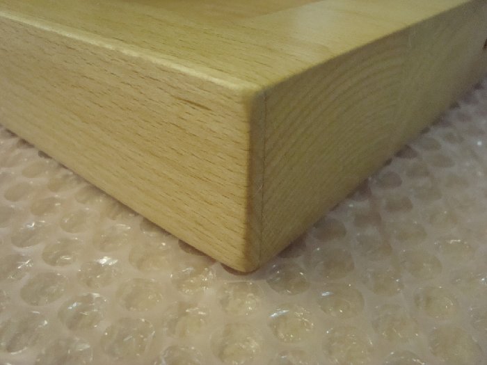 DSC00168.JPG (324.63 KiB) 8804 mal betrachtet Nahansicht einer Ecke nachdem Ölen des Holzes mit Holzöl.<br />(1. Schritt gehölt, 2. Schritt zwischengeschliffen, 3. Schritt ein zweites mal geölt)