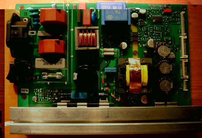 Netzteil für 12V bei 7,5A und 5V bei 2A und 24V bei 1A. Es hat nur 5€ gekostet, deswegen habe ich ein so überdimensioniertes NT gekauft.