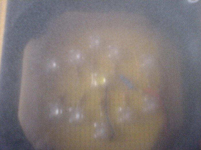 soo als oberplattte hab ich ganz einfach ne scheibe plexiglas sandgestrahlt... mit dem ergebniss bin ich noch nich zufrieden da muss noch was gemacht werden aba naja vorzeigen kann nich schaden