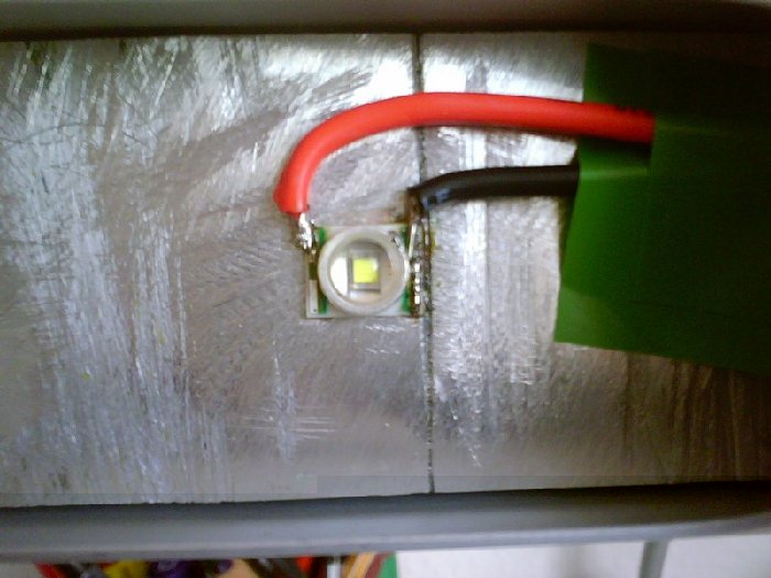 Das grüne Klebeband ist nicht mehr drin. Das braucht ich nur als hilfe beim löten.