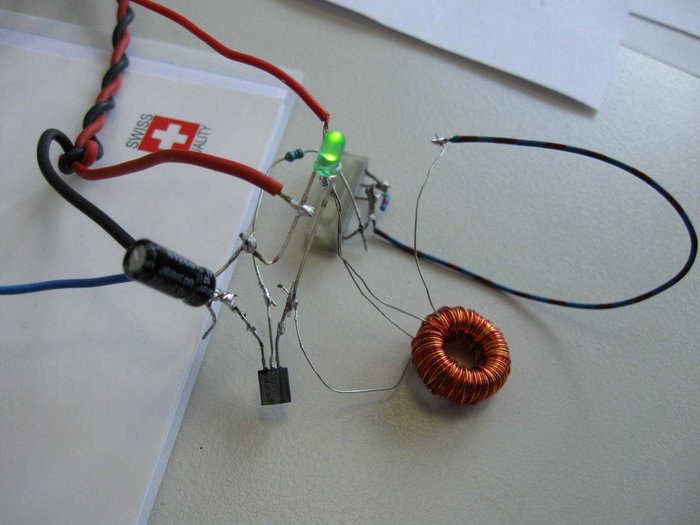 1-Transistor-Aufwärtswandler (hier mit Elko zur Glättung des am Amperemeter gemessenen Stroms)