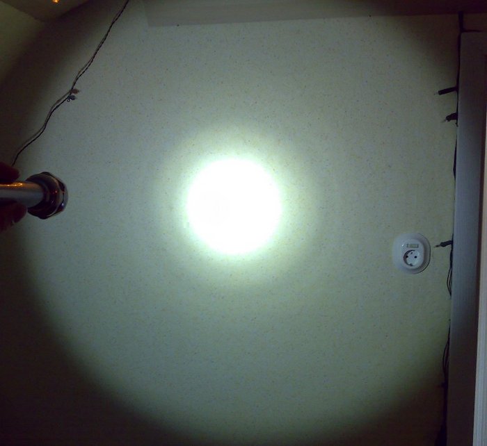 Lichtkreis an Wand.jpg