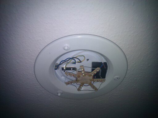 finale Konstruktion mit Netzteil und Stromanschluss