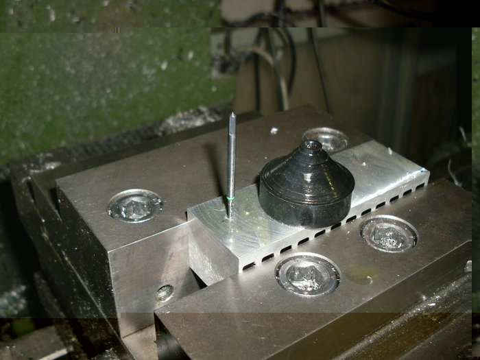 Kühlkörper Gewinde schneiden.jpg (287.61 KiB) 22891 mal betrachtet dann M1,6er Gewinde rein.