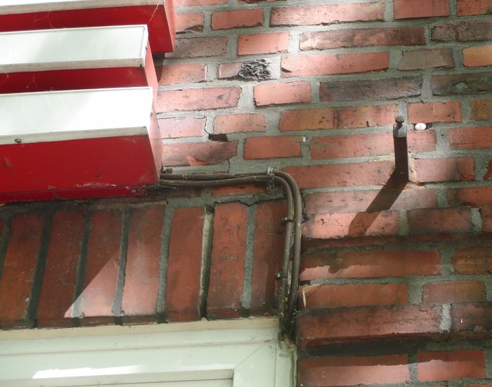 Hier mit der Zuleitung für die Neon-Röhren