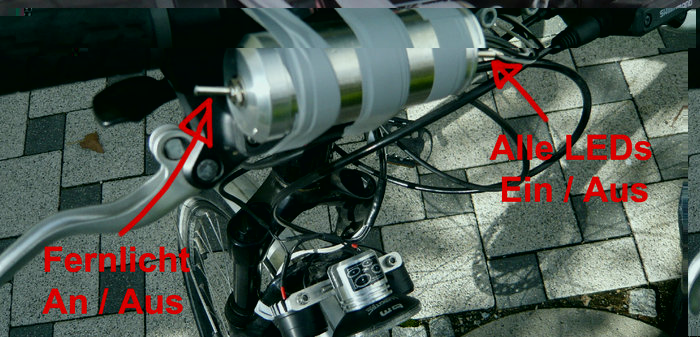 Provisorische Montage des Elektronik-Behälters mit den beiden EIN-AUS Schaltern.