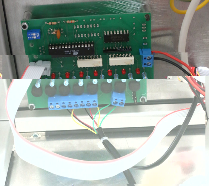LED-Steuerplatine. 5V Spannungsversorgung sowieo jeweils 3 Eingänge zum Setzen der Anzeige (3 Taster). Sowieo das Bus-Kabel als Abgang.