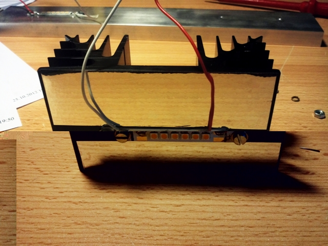 Grundstamm mit LED und Spiegelfolie auf Kühlkörper