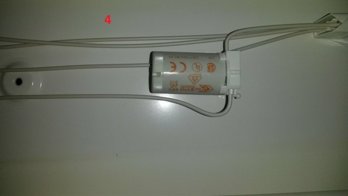 Philips<br />S2<br />Series 220-240V~<br />Single 110-130V~<br />4.22 W