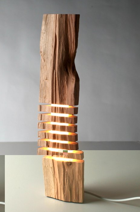 deko-aus-holz-stehlampe-design-modern-rustikal-streifen.jpg