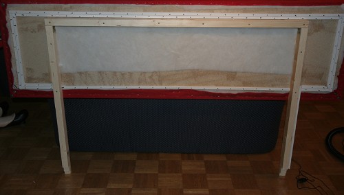 Rückansicht des Kopfteils bei ausgeschalteter Beleuchtung (Totale)