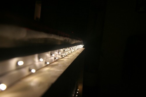 Rückansicht des Kopfteils bei eingeschalteter Beleuchtung (Detailansicht)